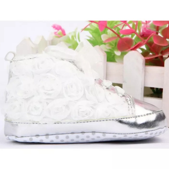 Silver/white Flower Shoes - Picture 2 of 4